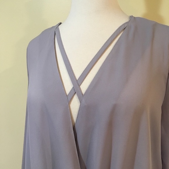 Cross Front Faux Tucked High Low Top - Picture 4 of 5